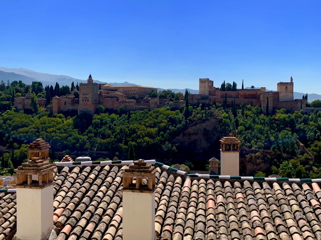 tiempo en granada Detallado: Cómo Cambia el Clima Durante Todo el Año tiempo en granada